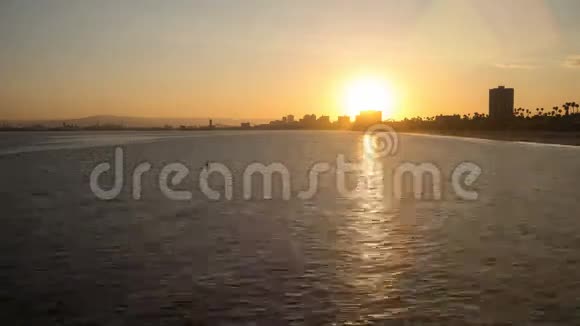 长滩港日落时间视频的预览图