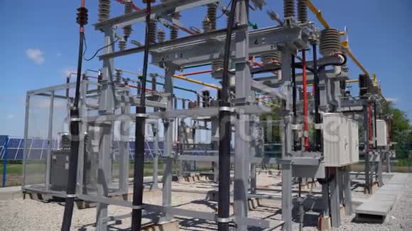 太阳能发电站中的变压器视频的预览图