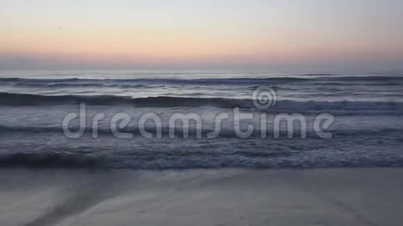 日落海滩海滨日出夏季日落海洋视频的预览图