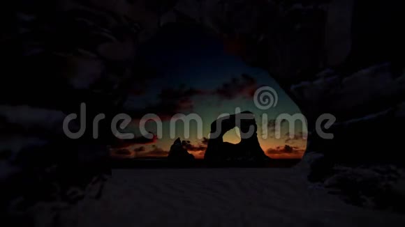 带岩石的热带岛屿日出时间视频的预览图