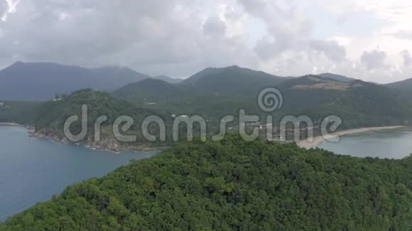 泰国范甘岛海岸线森林海滩和蓝海视频的预览图