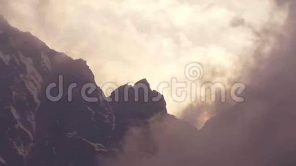 岩石日落云4k视频的预览图