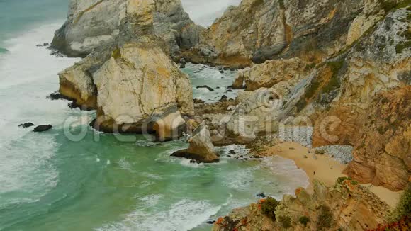 葡萄牙卡波达罗卡的岩石海岸视频的预览图