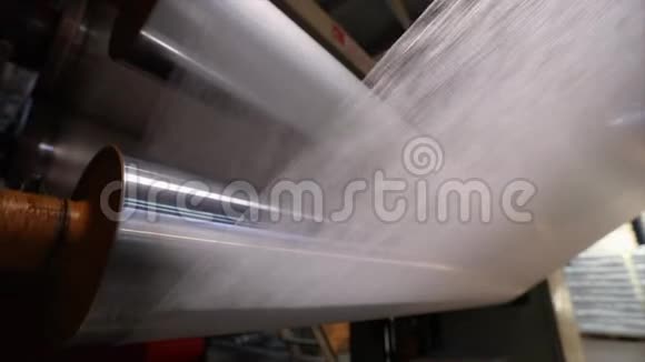 无纺布生产特写涤纶输送机生产线视频的预览图