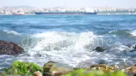海浪岩石水视频的预览图