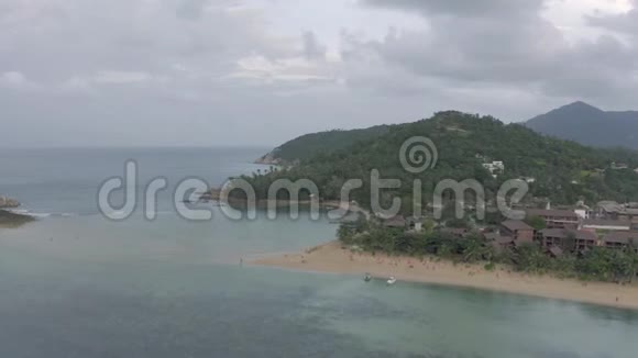 泰国范甘岛海岸线森林海滩和蓝海视频的预览图