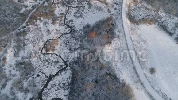 冬季景观以森林河流为主冬季景观视频的预览图