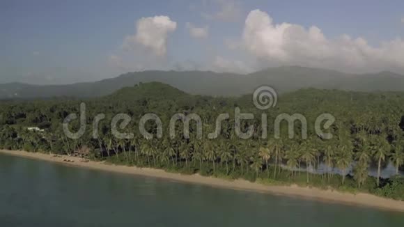 天堂海滩和热带森林4k无人机在泰国4K拍摄视频的预览图