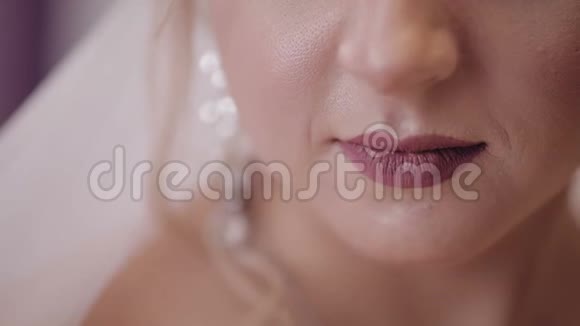 美丽可爱的新娘漂亮又整洁的女人视频的预览图