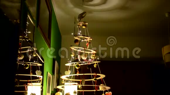 原始圣诞树的装饰视频的预览图
