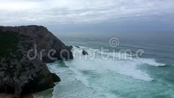 葡萄牙在大西洋海岸的海滩视频的预览图