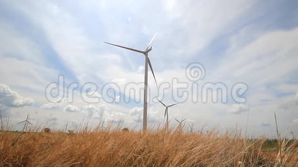 风力涡轮机发电视频的预览图
