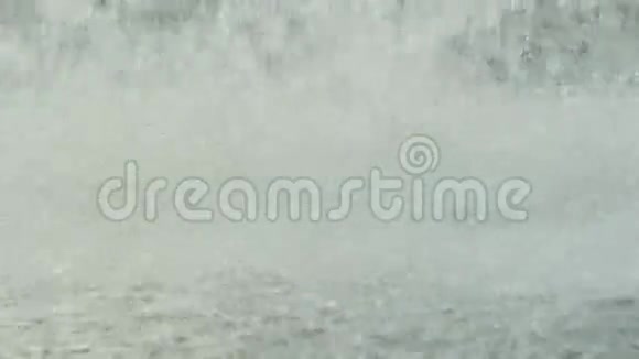 喷泉水溅特写慢动作视频视频的预览图