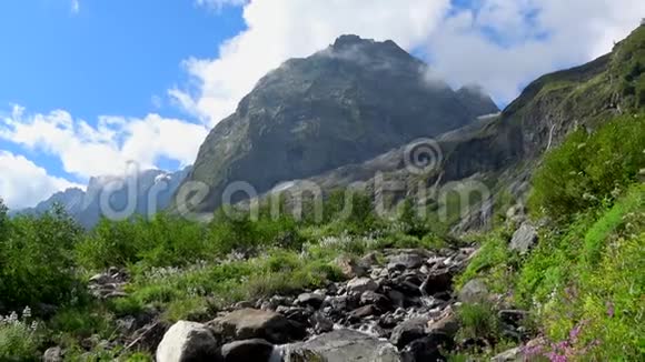 多巴伊高加索俄罗斯欧洲国家公园的山景视频的预览图