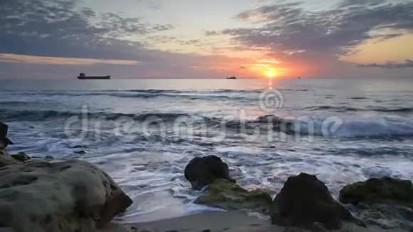 日出时黑海海岸视频的预览图