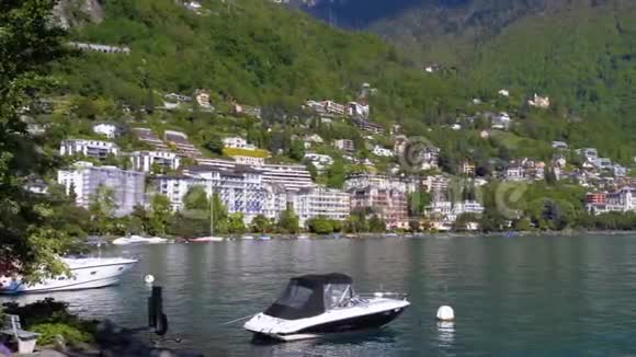 蒙特勒河岸与日内瓦湖和瑞士阿尔卑斯山的景观视频的预览图