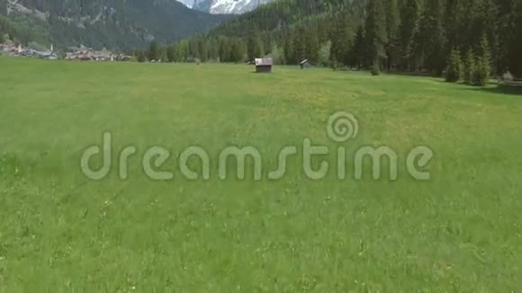 意大利阿尔卑斯山美丽的山谷视频的预览图
