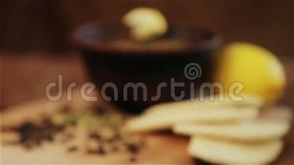 传统民族菜第一第一顿热饭的形象视频的预览图