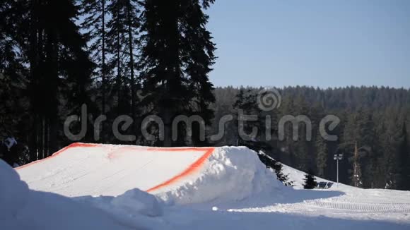 极限滑雪板和滑雪视频的预览图