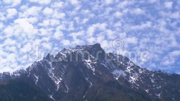 瑞士阿尔卑斯山雪山全景视频的预览图