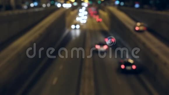 巴塞罗那夜间交通混乱视频的预览图