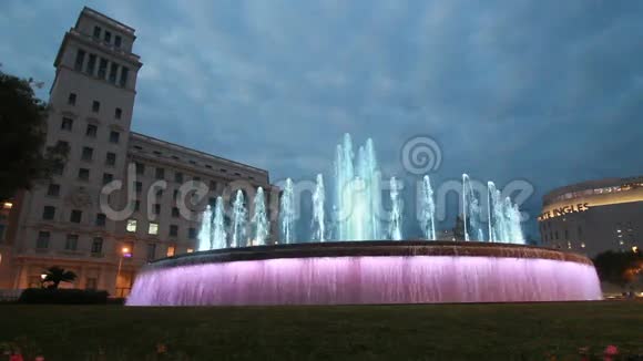 巴塞隆纳普拉克卡塔隆亚喷泉视频的预览图