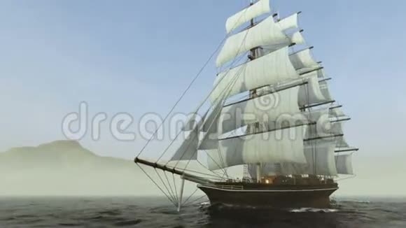 船在波涛汹涌的海面上航行近在夕阳的背景下视频的预览图