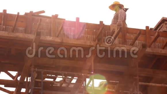 泰国KohSAMUIJUN21建筑工人视频的预览图