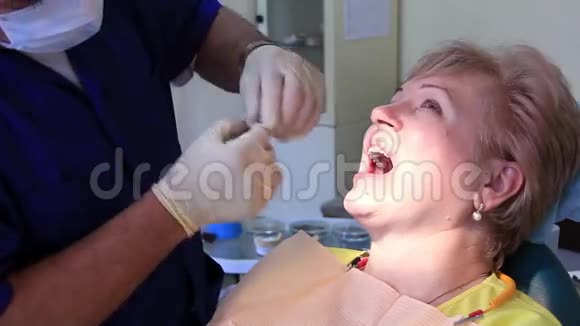 牙科服务视频的预览图