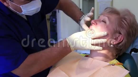 牙科服务视频的预览图