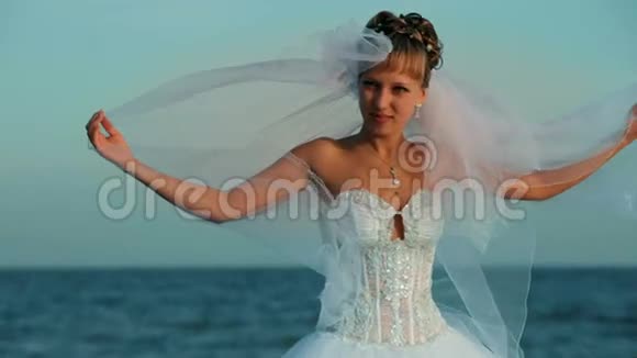 新娘在海上视频的预览图