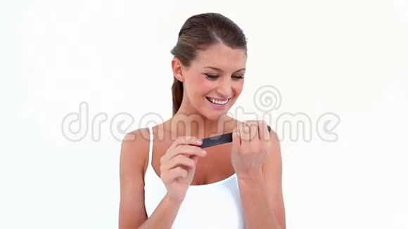 女人用指甲档视频的预览图