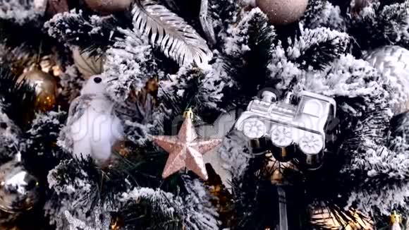 圣诞节或新年树的装饰视频的预览图