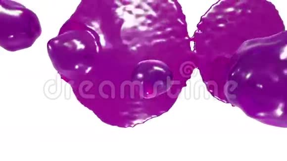 粉红色的水滴落在白色的屏幕上糖浆视频的预览图