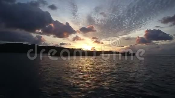 云中的日出视频的预览图