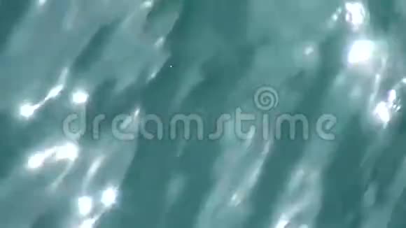太平洋的蓝水温暖的夏日视频的预览图