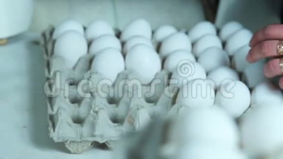 蛋鸡场的分选工艺视频的预览图