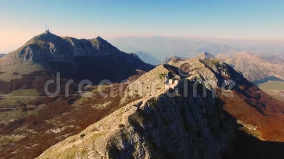 黑山Lovcen山上的Njegos陵空中苏视频的预览图