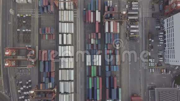 葵青货柜码头从无人驾驶飞机观看视频的预览图