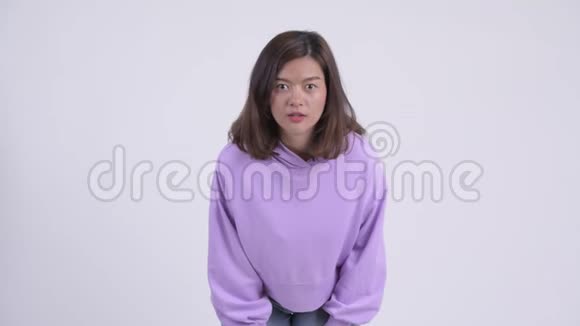 年轻快乐的亚洲女人视频的预览图