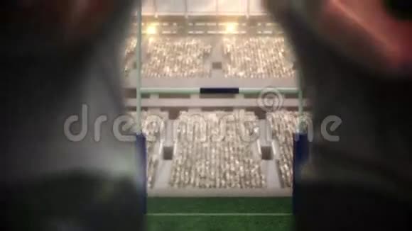 严肃的橄榄球队员在球门柱前摆姿势视频的预览图
