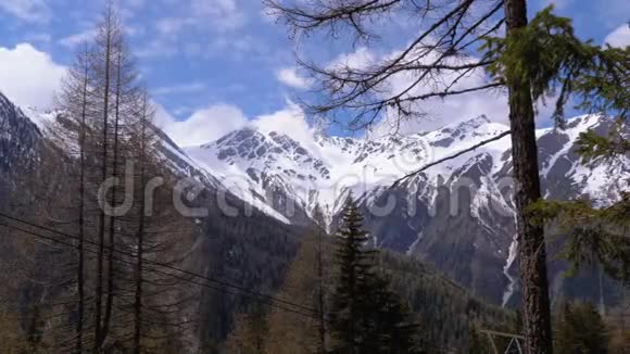 瑞士阿尔卑斯山雪山峰全景视频的预览图
