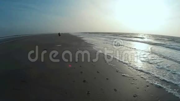 北弗里斯兰岛阿姆鲁姆的海上景象视频的预览图