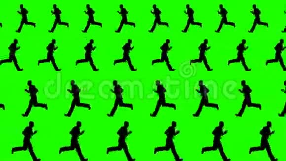 绿色屏幕背景下不同方向奔跑的男人视频的预览图
