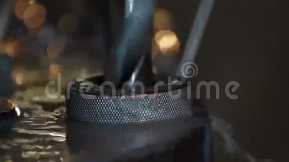 自动机器钻金属细节视频的预览图
