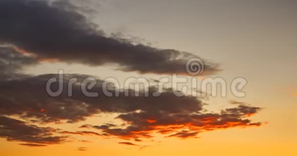 天空有云背景天空有云天气自然云蓝视频的预览图