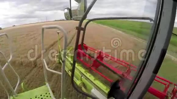 小麦收割机视频的预览图