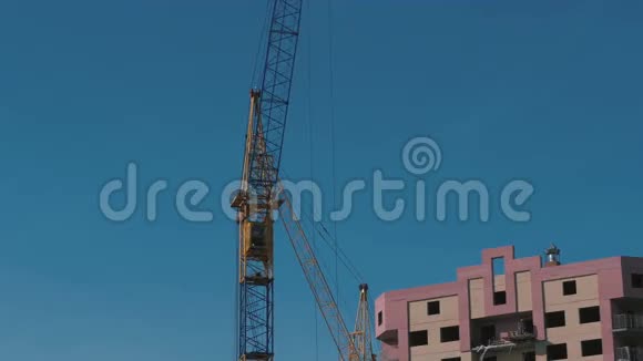 建设砖砌高层建筑视频的预览图