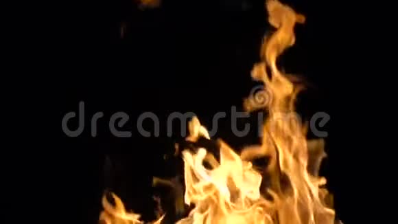 燃烧橙色火焰的视频视频的预览图