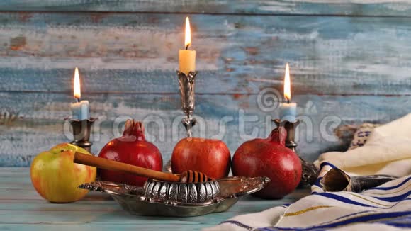 蜂蜜苹果和石榴的传统节日标志是犹太节日罗什哈萨纳视频的预览图